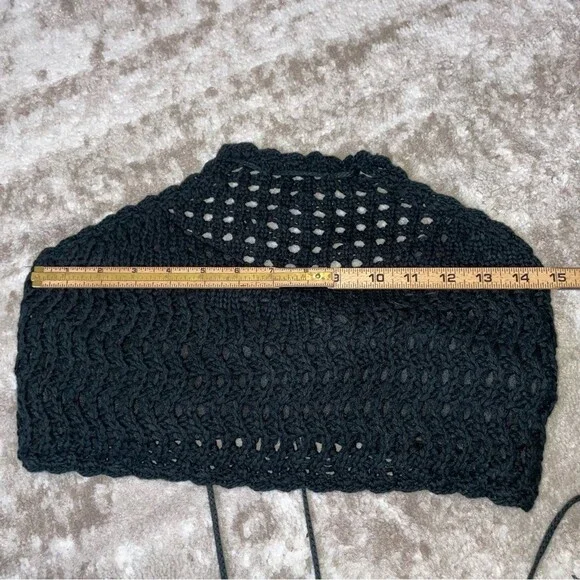 Vici IVIE CROCHET HALTER CROP TOP - BLACK in EUC cropped SZ SM 70's Boho SZ SM - Picture 10 of 12